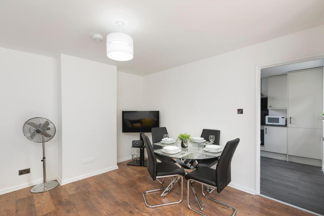 Skyvillion - Stevenage Spacious Comfy 2Bed House With Garden, Free Wifi & Parking Ngoại thất bức ảnh