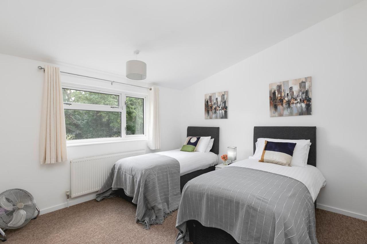 Skyvillion - Stevenage Spacious Comfy 2Bed House With Garden, Free Wifi & Parking Ngoại thất bức ảnh