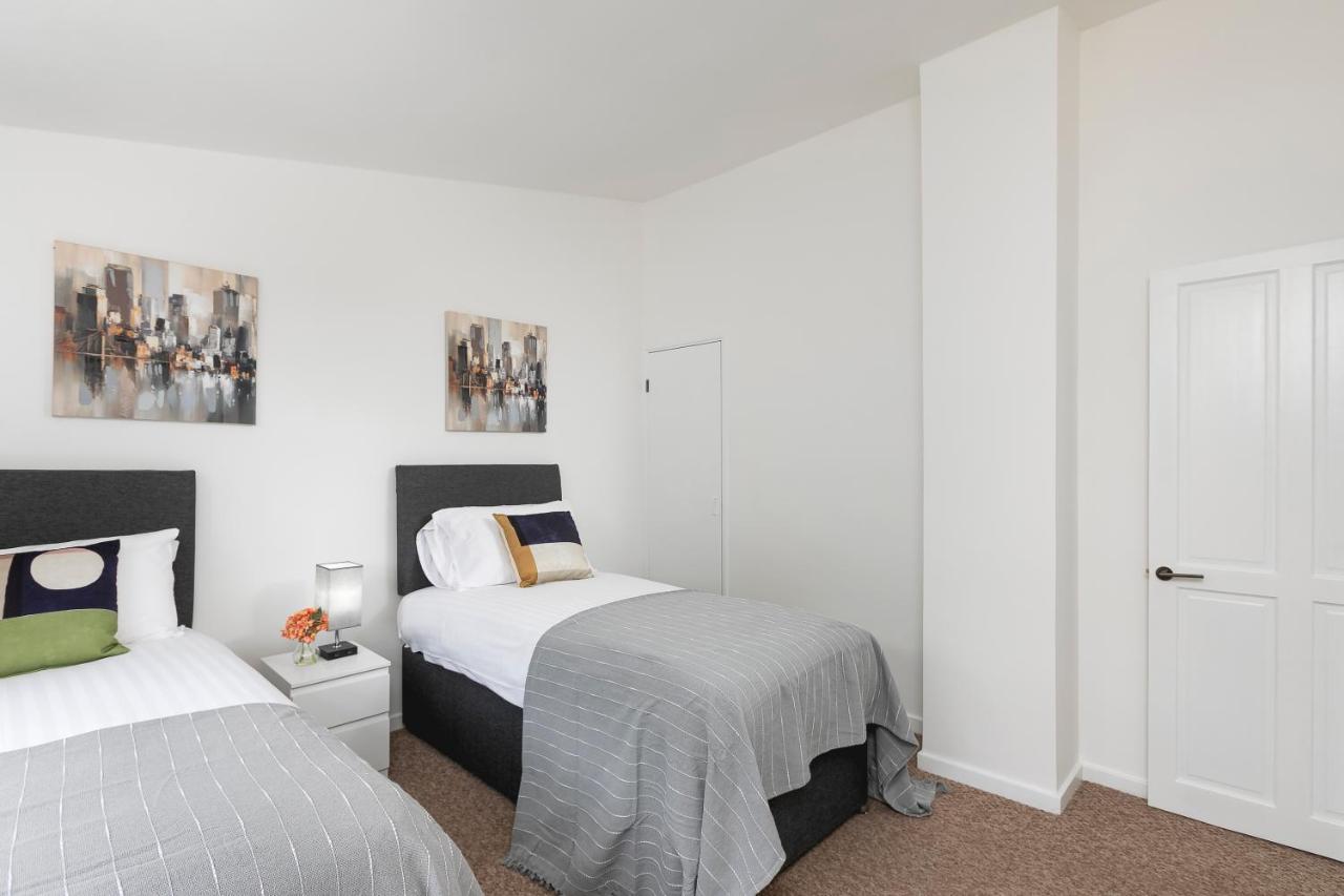 Skyvillion - Stevenage Spacious Comfy 2Bed House With Garden, Free Wifi & Parking Ngoại thất bức ảnh